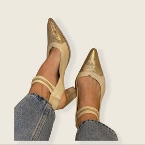 Super darling kitten heels with ankle strap and pointed toe. Made in France!